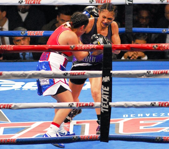 Womens-Boxing-Bang-Bang-Lulu-and-Lorraine-Villalobos